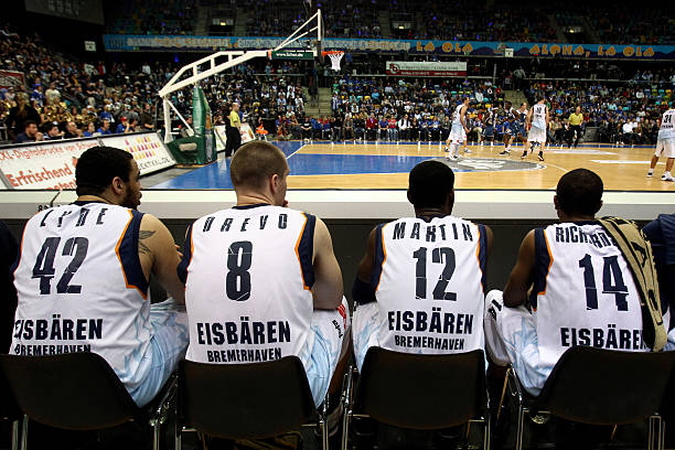 更接近男子 更接近男子